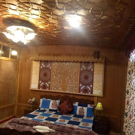 Bed and Breakfast House Boat New Manora Срінагар Екстер'єр фото