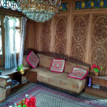 Bed and Breakfast House Boat New Manora Срінагар Екстер'єр фото