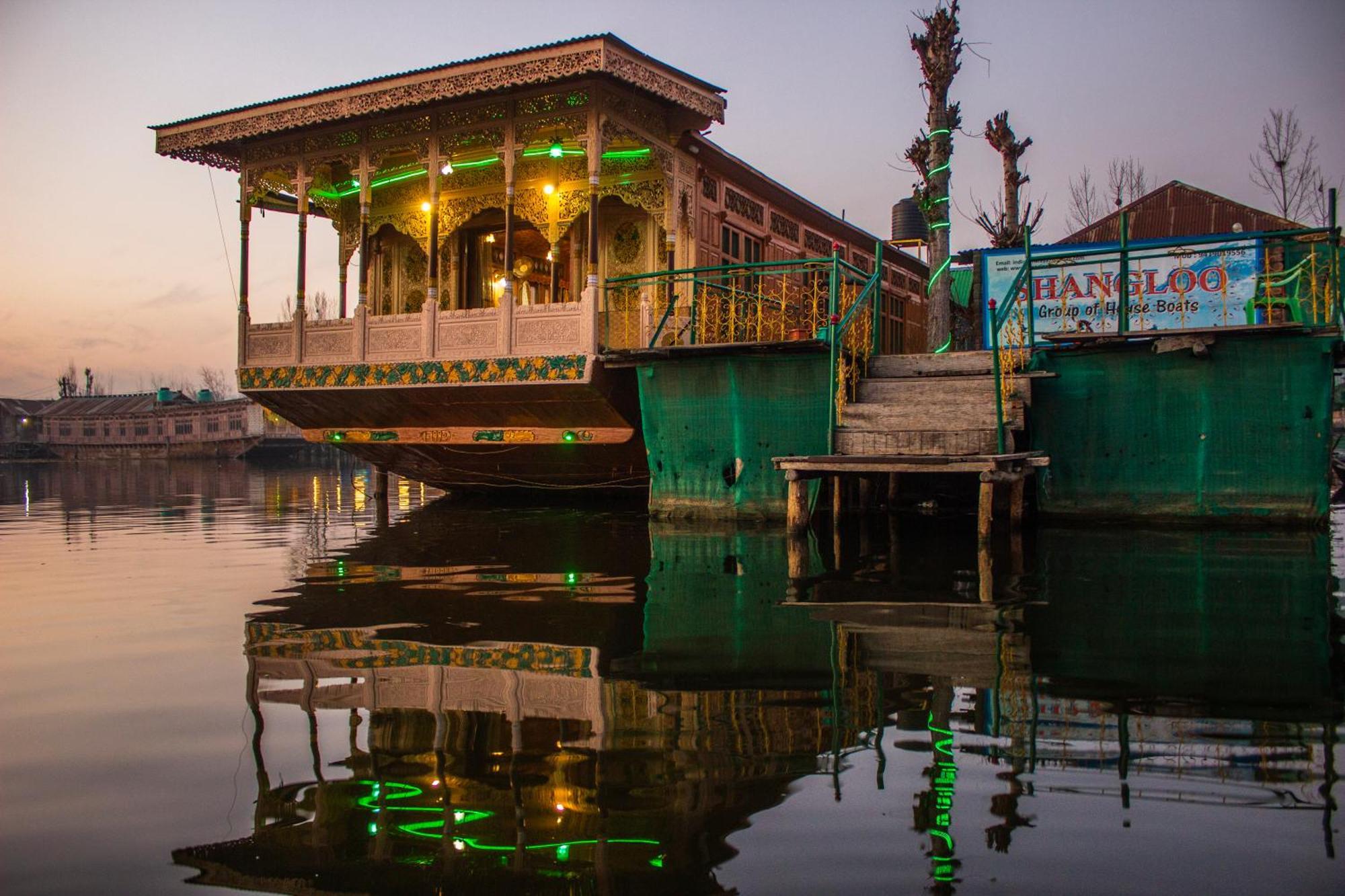 Bed and Breakfast House Boat New Manora Срінагар Екстер'єр фото