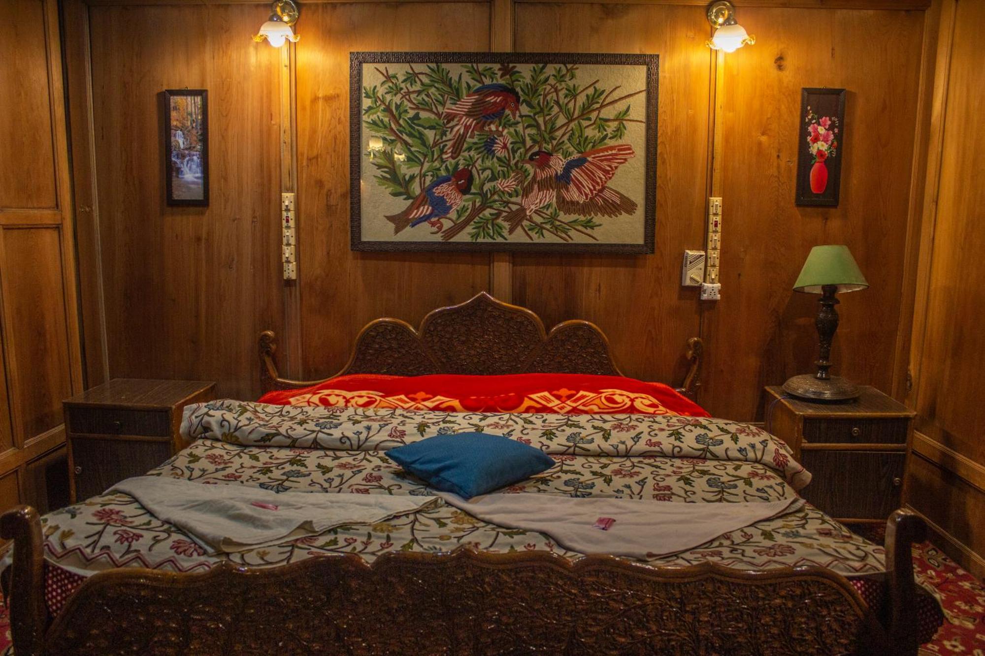 Bed and Breakfast House Boat New Manora Срінагар Екстер'єр фото