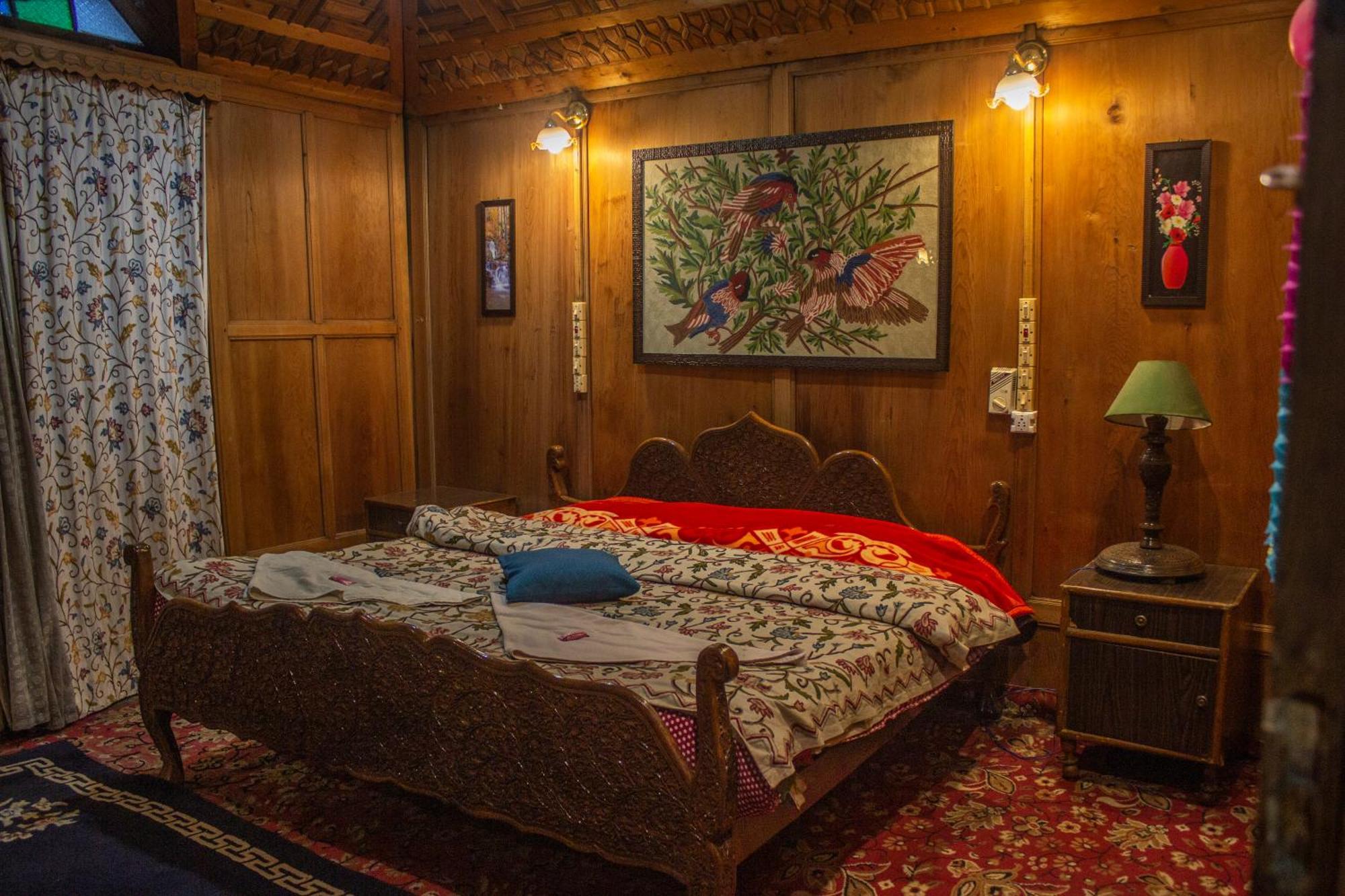 Bed and Breakfast House Boat New Manora Срінагар Екстер'єр фото