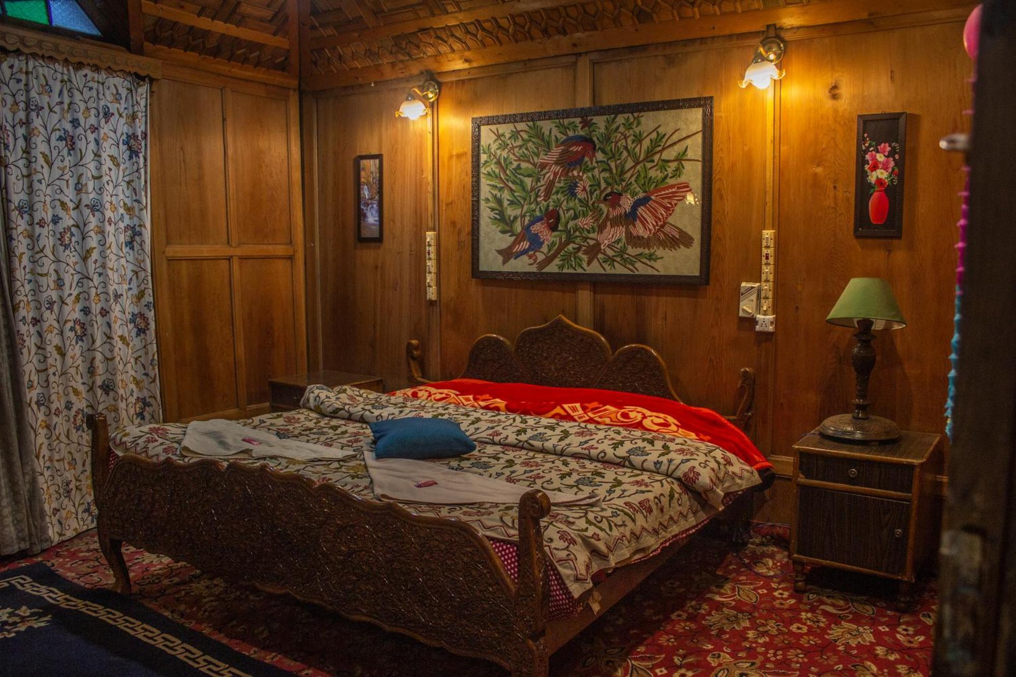 Bed and Breakfast House Boat New Manora Срінагар Екстер'єр фото