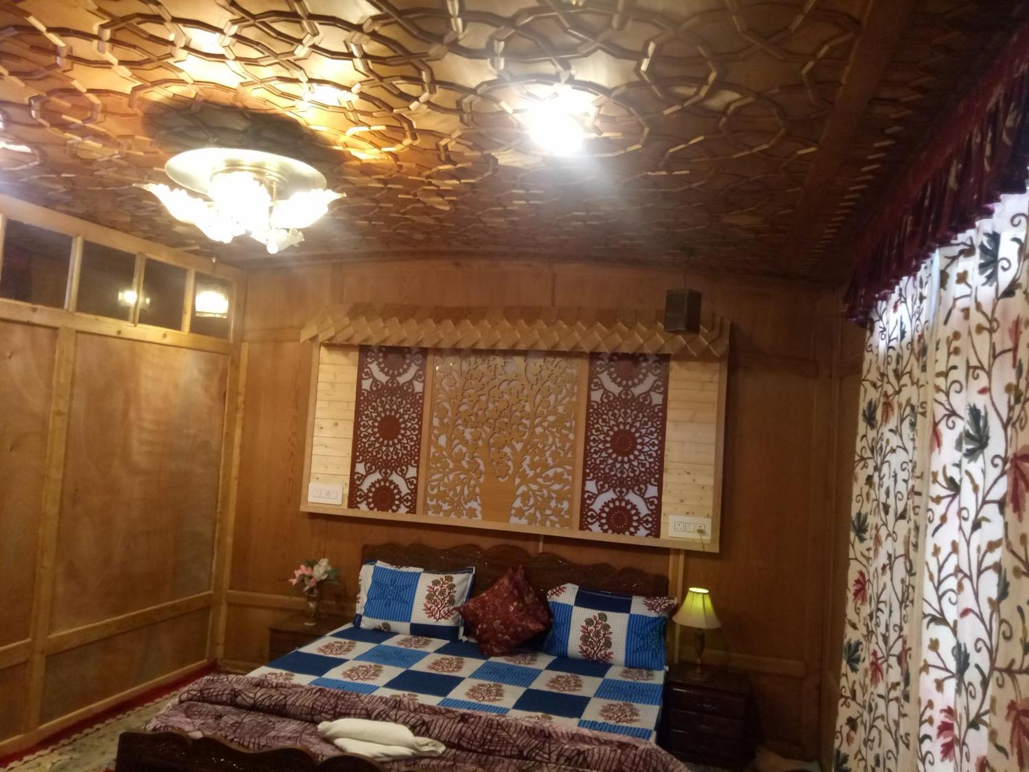 Bed and Breakfast House Boat New Manora Срінагар Екстер'єр фото