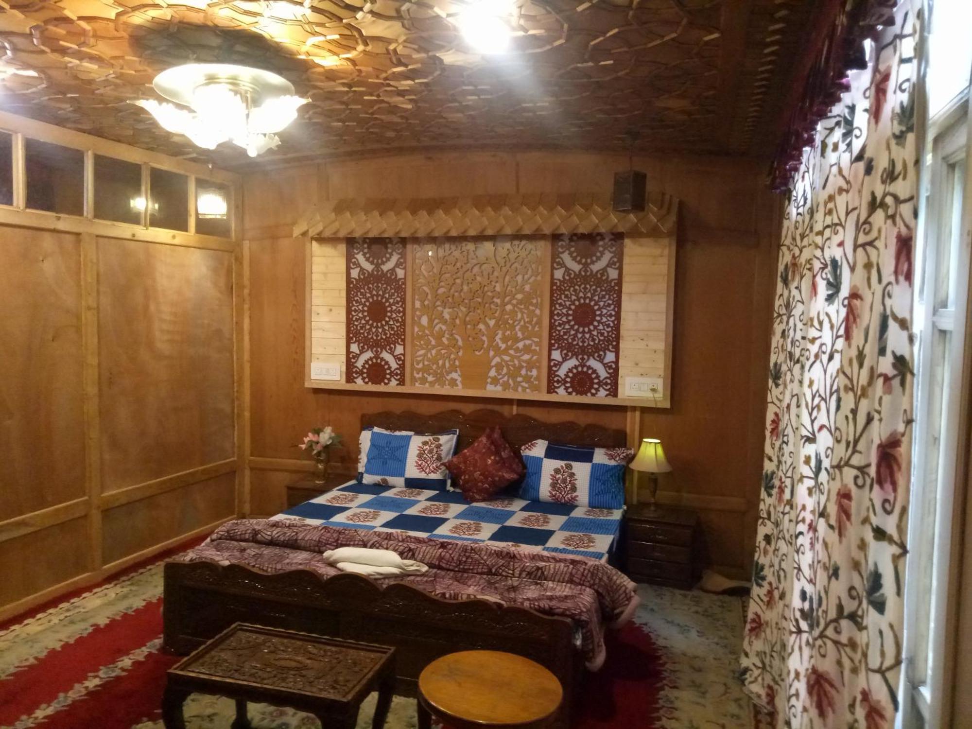 Bed and Breakfast House Boat New Manora Срінагар Екстер'єр фото