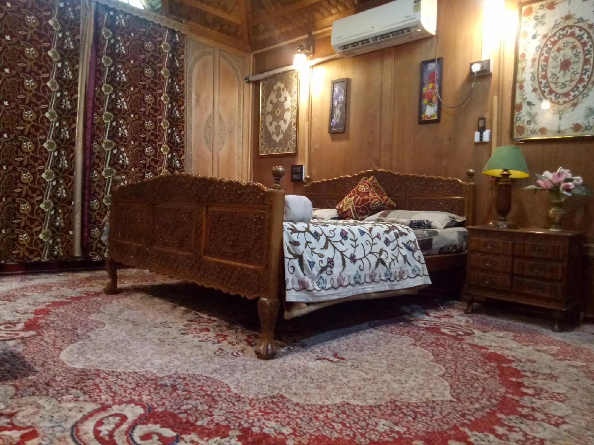 Bed and Breakfast House Boat New Manora Срінагар Екстер'єр фото