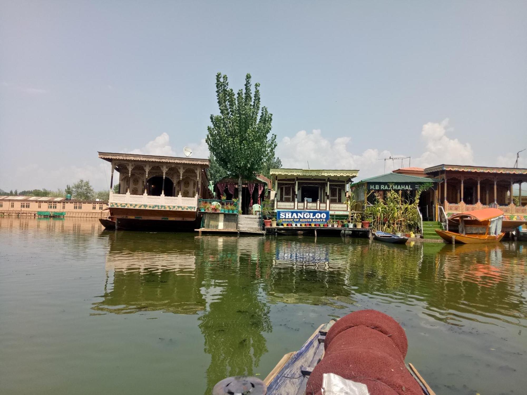 Bed and Breakfast House Boat New Manora Срінагар Екстер'єр фото