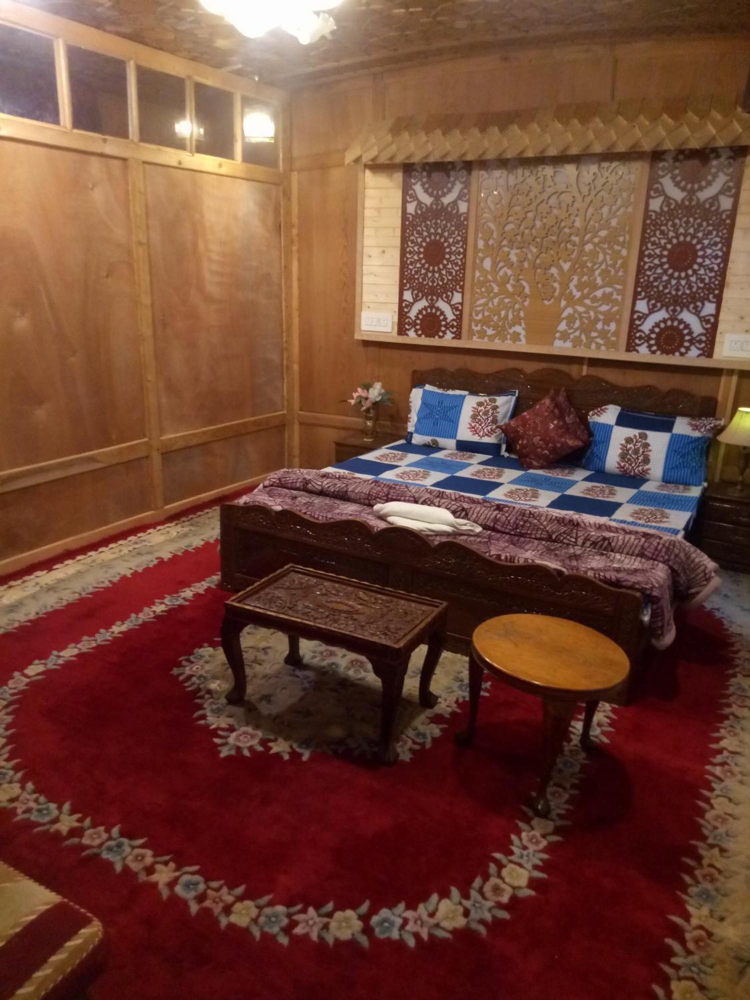 Bed and Breakfast House Boat New Manora Срінагар Екстер'єр фото