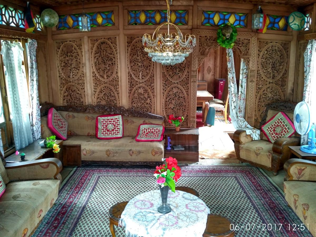 Bed and Breakfast House Boat New Manora Срінагар Екстер'єр фото