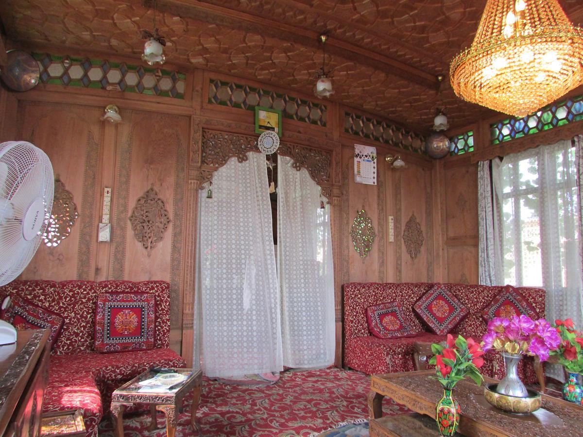 Bed and Breakfast House Boat New Manora Срінагар Екстер'єр фото