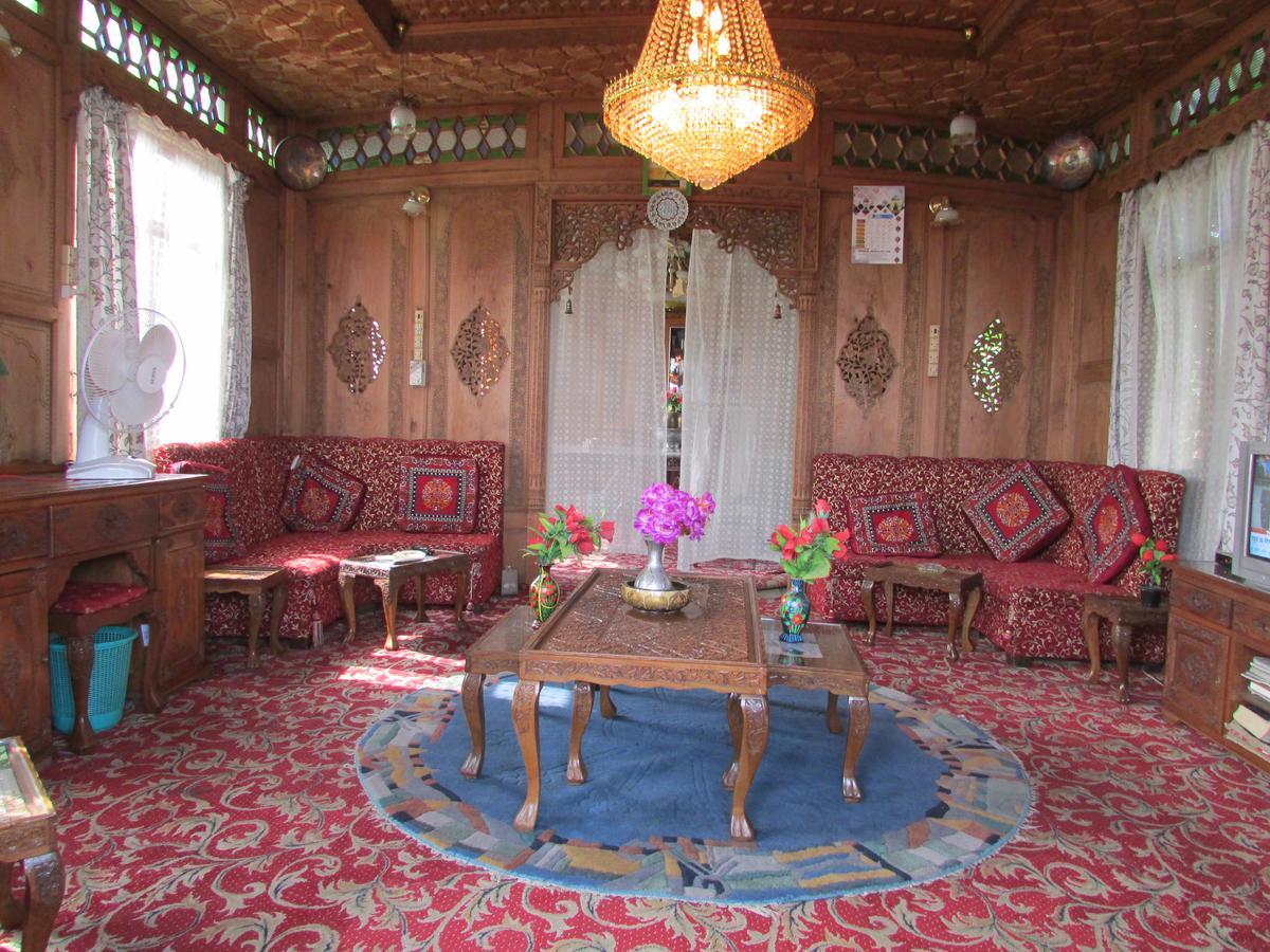 Bed and Breakfast House Boat New Manora Срінагар Екстер'єр фото