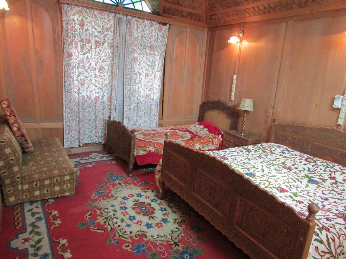 Bed and Breakfast House Boat New Manora Срінагар Екстер'єр фото