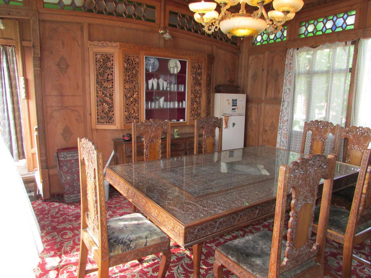 Bed and Breakfast House Boat New Manora Срінагар Екстер'єр фото