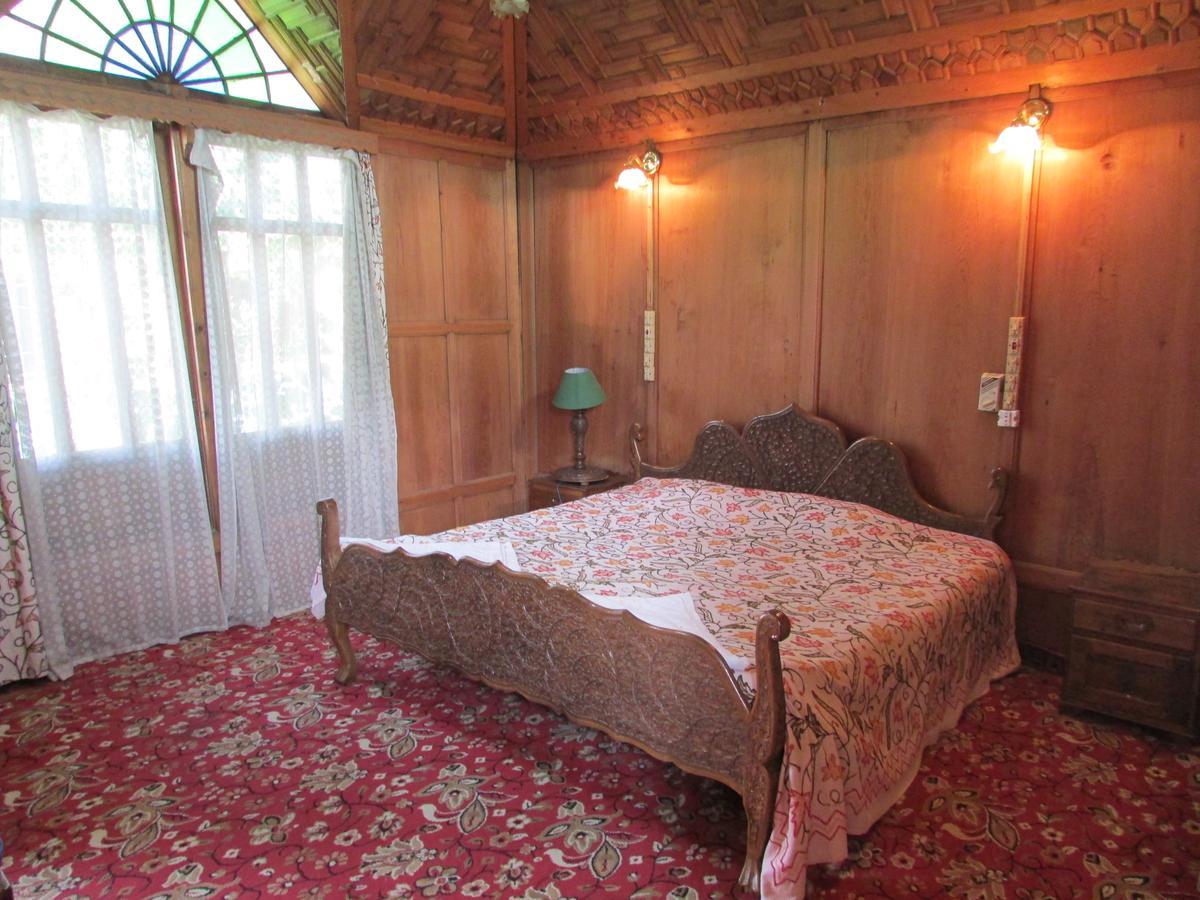 Bed and Breakfast House Boat New Manora Срінагар Екстер'єр фото