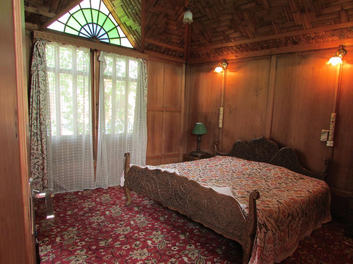 Bed and Breakfast House Boat New Manora Срінагар Екстер'єр фото