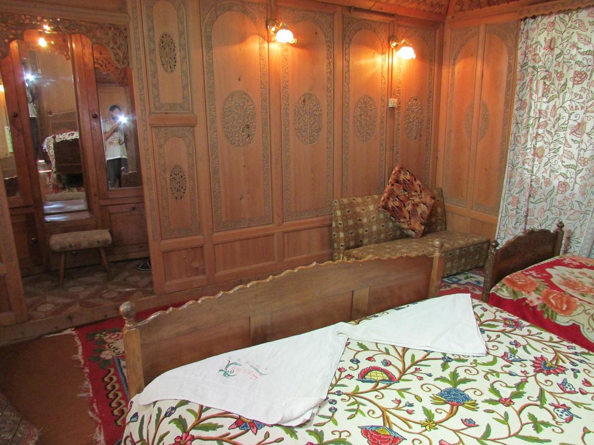 Bed and Breakfast House Boat New Manora Срінагар Екстер'єр фото