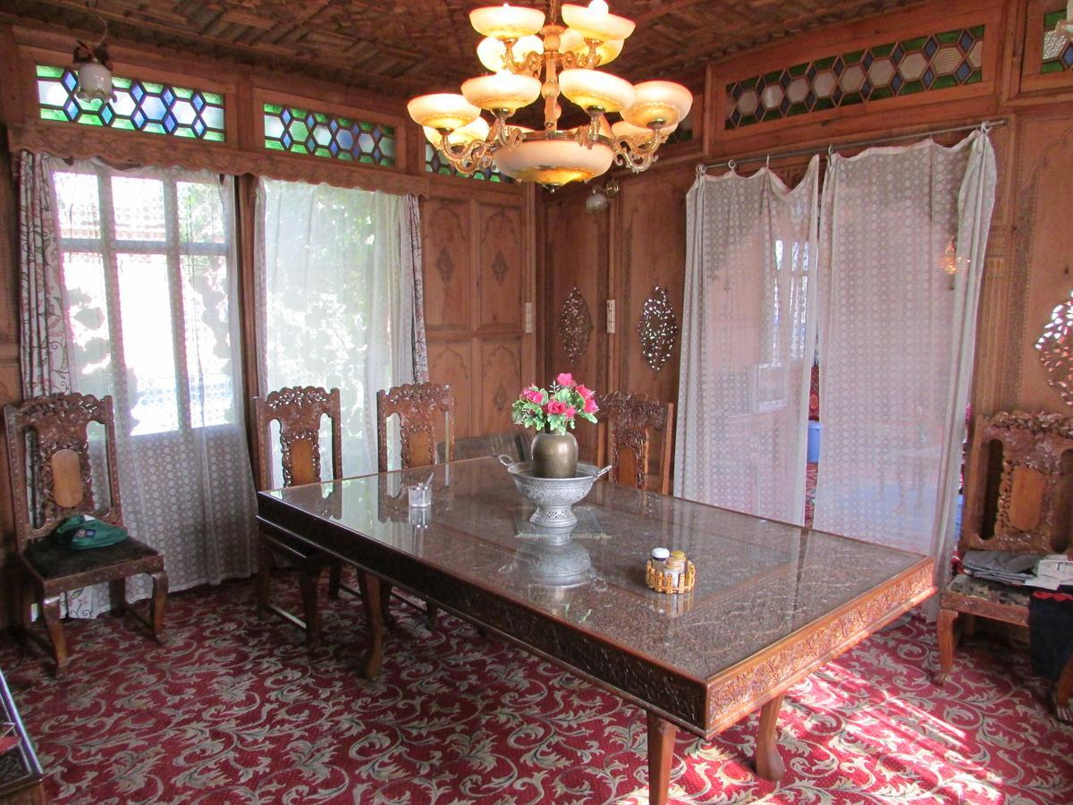 Bed and Breakfast House Boat New Manora Срінагар Екстер'єр фото